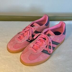 Pink Gazelle Sambas
